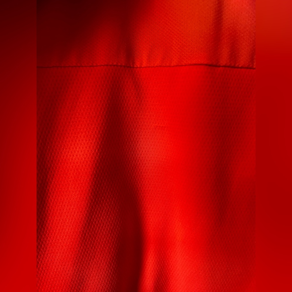 LULULEMON Ventilating UV
Protection Running jacket
Solar Orange - Picture 6 of 7
